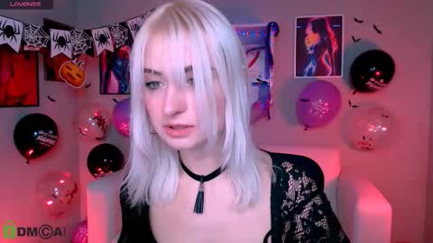 Snapshot of melisa_white1 chatting on October 22, 7:04 pm Melisa online show from October 22, 7:04 pm