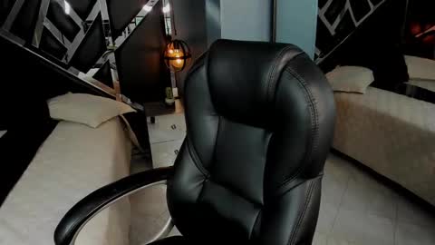 Snapshot of melissa_23_ chatting on February 21, 11:43 pm melissa_23_ online show from February 21, 11:43 pm