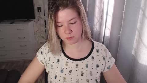 Snapshot of melissa__ray chatting on January 31, 9:59 am Melissa  Ray online show from January 31, 9:59 am