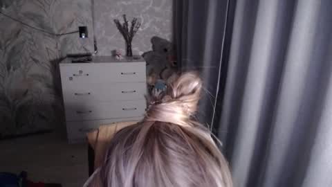 Melissa  Ray online show from November 8, 9:29 pm