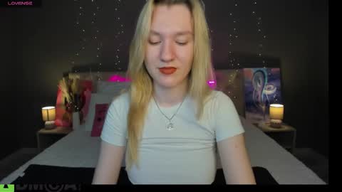 Snapshot of melissa_moooree chatting on October 23, 9:44 am melissa_moooree online show from October 23, 9:44 am