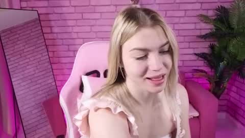 Melissa online show from November 4, 1:18 am