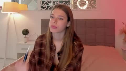 MelissaCrayzy online show from June 5, 6:30 am