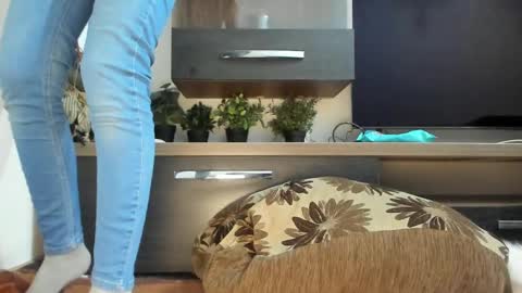 Snapshot of mellbell_ chatting on February 25, 11:04 pm MellyMell online show from February 25, 11:04 pm
