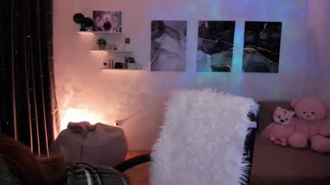 Snapshot of mellifluoustess chatting on October 20, 1:32 am Tessa online show from October 20, 1:32 am