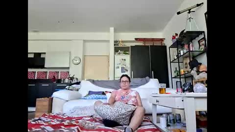 mellofuu online show from June 7, 3:50 pm