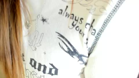 Snapshot of melmooon chatting on October 4, 6:39 pm MelMooon online show from October 4, 6:39 pm