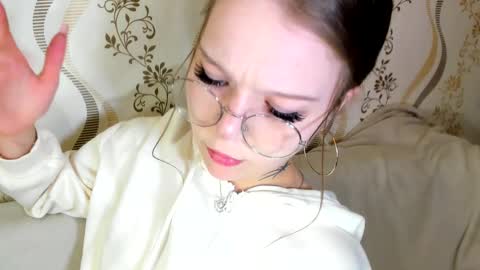 Snapshot of melmooon chatting on October 15, 8:20 pm MelMooon online show from October 15, 8:20 pm