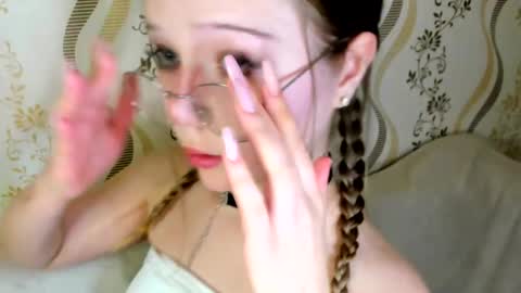 Snapshot of melmooon chatting on October 9, 3:39 pm MelMooon online show from October 9, 3:39 pm