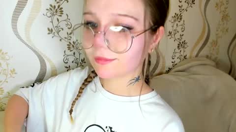 Snapshot of melmooon chatting on October 29, 5:15 pm MelMooon online show from October 29, 5:15 pm