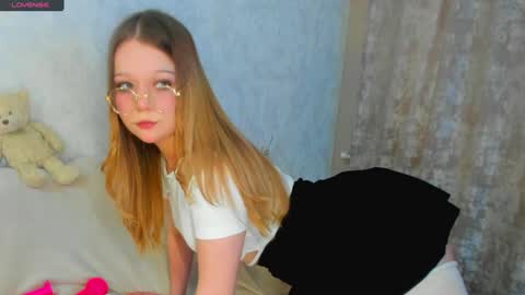 Snapshot of melmooon chatting on February 3, 2:02 pm MelMooon online show from February 3, 2:02 pm