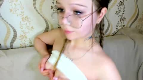 Snapshot of melmooon chatting on September 9, 6:52 pm MelMooon online show from September 9, 6:52 pm