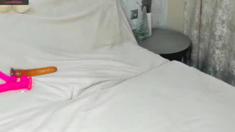 Snapshot of melmooon chatting on January 22, 9:43 pm MelMooon online show from January 22, 9:43 pm