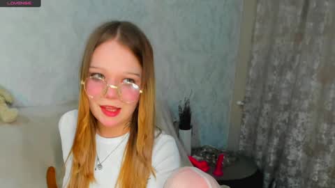 Snapshot of melmooon chatting on February 3, 5:03 pm MelMooon online show from February 3, 5:03 pm