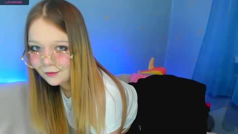 Snapshot of melmooon chatting on February 8, 2:49 pm MelMooon online show from February 8, 2:49 pm