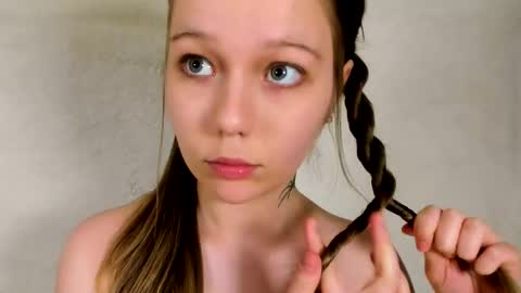 MelMooon online show from February 16, 8:40 pm