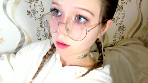 Snapshot of melmooon chatting on October 30, 7:03 pm MelMooon online show from October 30, 7:03 pm