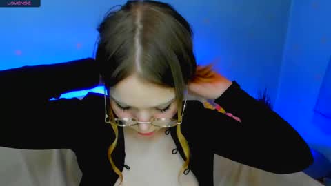 Snapshot of melmooon chatting on February 16, 12:08 am MelMooon online show from February 16, 12:08 am