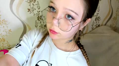 Snapshot of melmooon chatting on October 12, 5:37 pm MelMooon online show from October 12, 5:37 pm