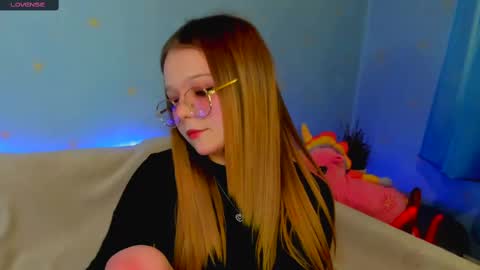 Snapshot of melmooon chatting on February 10, 2:16 pm MelMooon online show from February 10, 2:16 pm