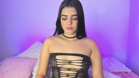 Snapshot of melody__77 chatting on February 23, 6:34 pm online show from February 23, 6:34 pm