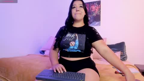 Snapshot of melody_bonnie22 chatting on February 6, 11:09 am  Leslie  online show from February 6, 11:09 am