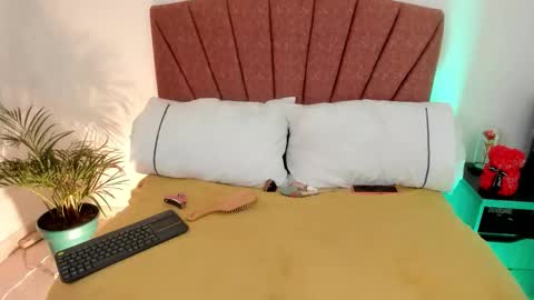 Snapshot of melody_bonnie22 chatting on October 10, 11:49 am  Leslie  online show from October 10, 11:49 am