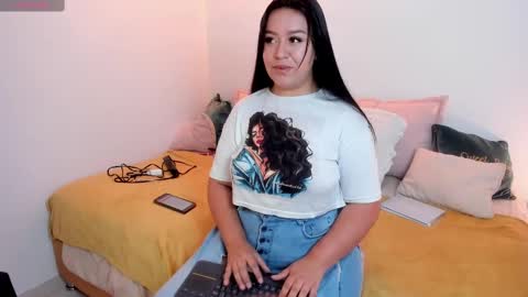 Snapshot of melody_bonnie22 chatting on February 13, 12:11 pm  Leslie  online show from February 13, 12:11 pm