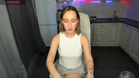 Kaylie online show from December 18, 7:47 am