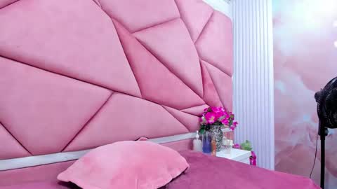 Melodysmithass online show from February 18, 3:06 am