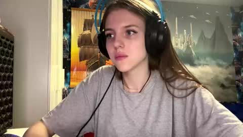 Hi Im Aria 18 years old online show from November 11, 1:35 pm