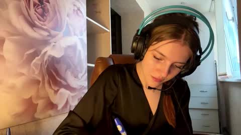 Hi Im Aria 18 years old online show from October 2, 2:16 pm