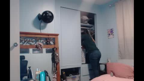 meowzers777 online show from June 7, 2:28 am