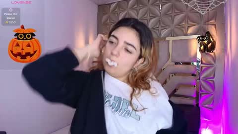    online show from October 31, 8:20 pm