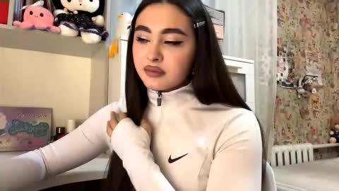 Enni online show from December 4, 5:45 pm