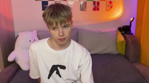 Arthur online show from April 16, 8:53 pm