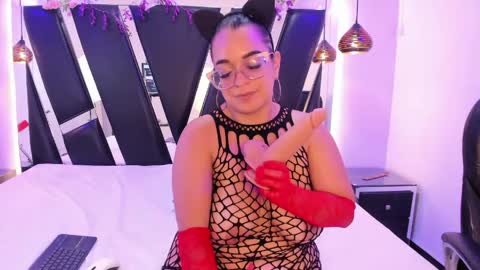 MHONIK BELUCI online show from April 22, 11:56 pm