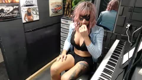 Snapshot of mia0104 chatting on May 15, 9:55 pm Mia0104 online show from May 15, 9:55 pm