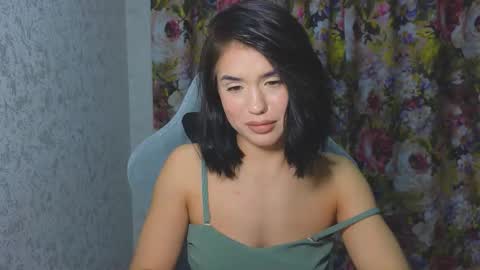 Mia online show from November 22, 7:12 pm