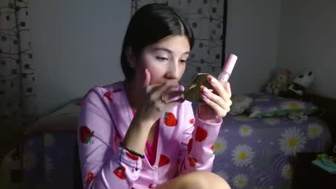 Mia online show from March 4, 11:32 pm