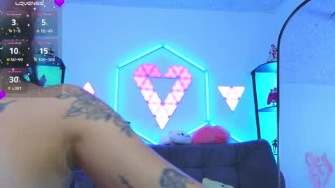 mia_adamsxxx online show from December 6, 7:50 pm