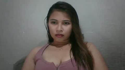 Snapshot of mia_bella04 chatting on January 16, 1:37 am mia_bella04 online show from January 16, 1:37 am