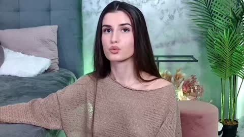 Freya Allen online show from February 4, 9:20 pm