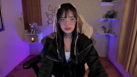 Mia online show from September 21, 7:34 am