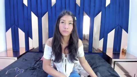 mia_clark18 online show from November 24, 8:07 pm