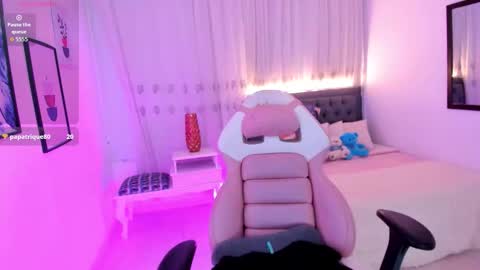 Mia online show from February 28, 9:41 pm