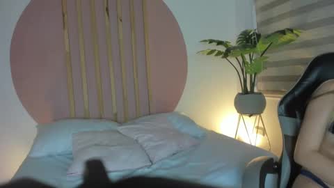 Snapshot of mia_curry chatting on October 17, 7:40 pm M I A online show from October 17, 7:40 pm