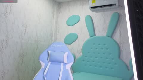 Mia Cuttee online show from September 28, 3:15 am