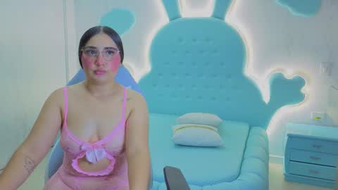 Mia Cuttee online show from October 19, 4:28 am