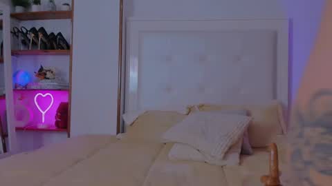 Sarah Luna online show from March 12, 2:23 pm